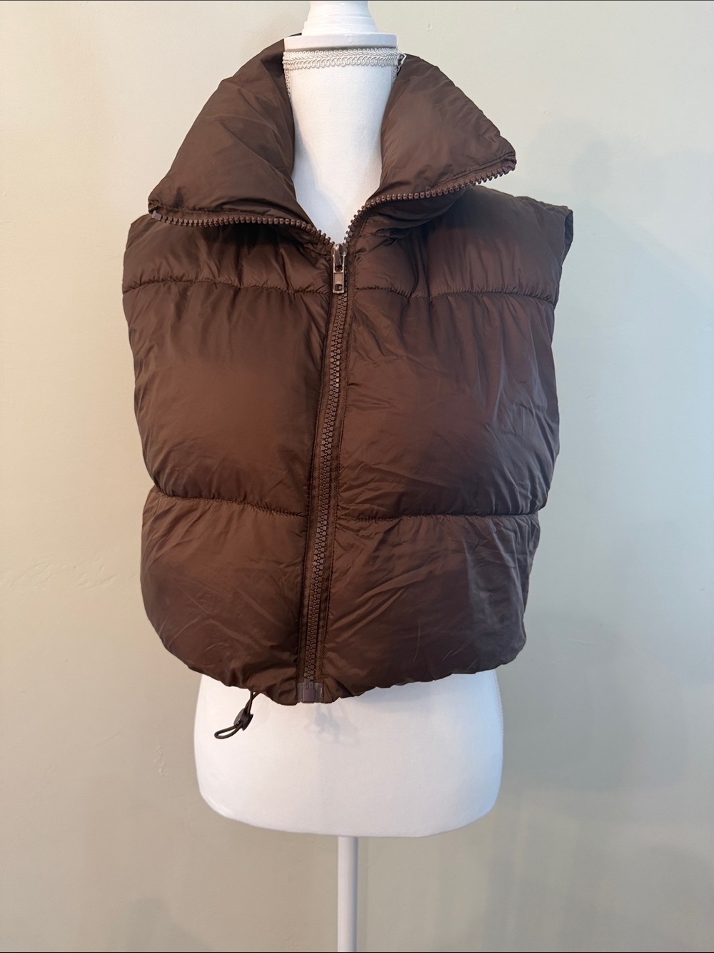 Women's 8 Brown Puffy Full Zip Short Vest